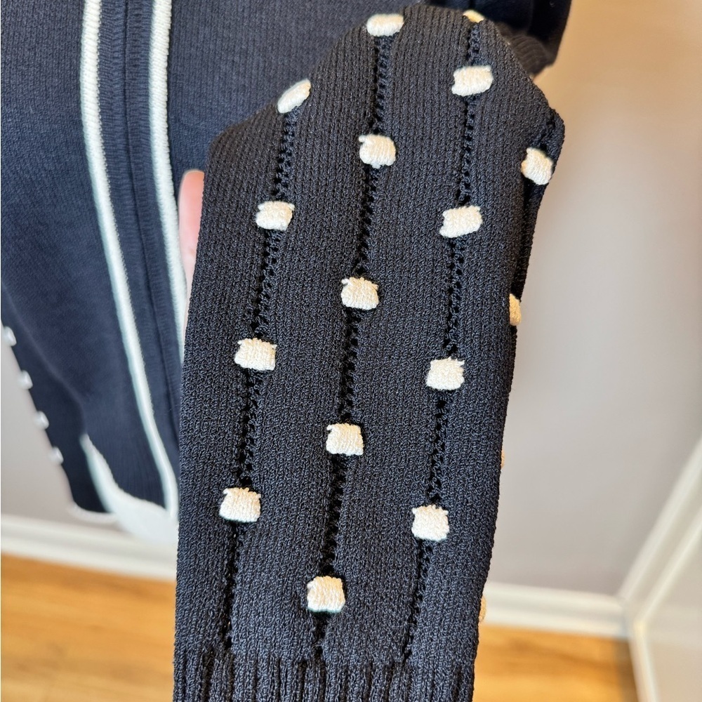 St. John Collection Black Knit Jacket With White Popcorn Trim - Size 2 - Picture 7 of 9